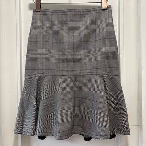 Ann Taylor Black and White Plaid Flounce Short Skirt Size 0